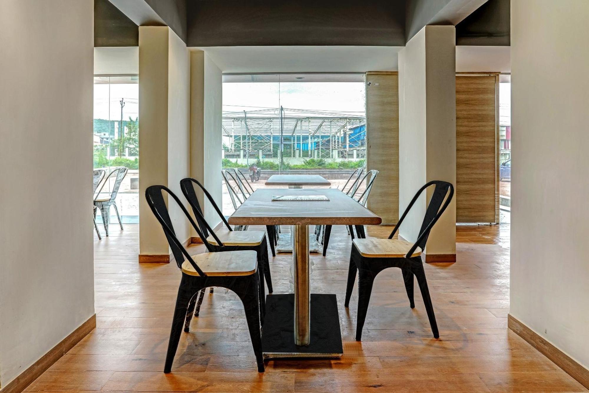 Townhouse Somani Hotel Apta Bagian luar foto
