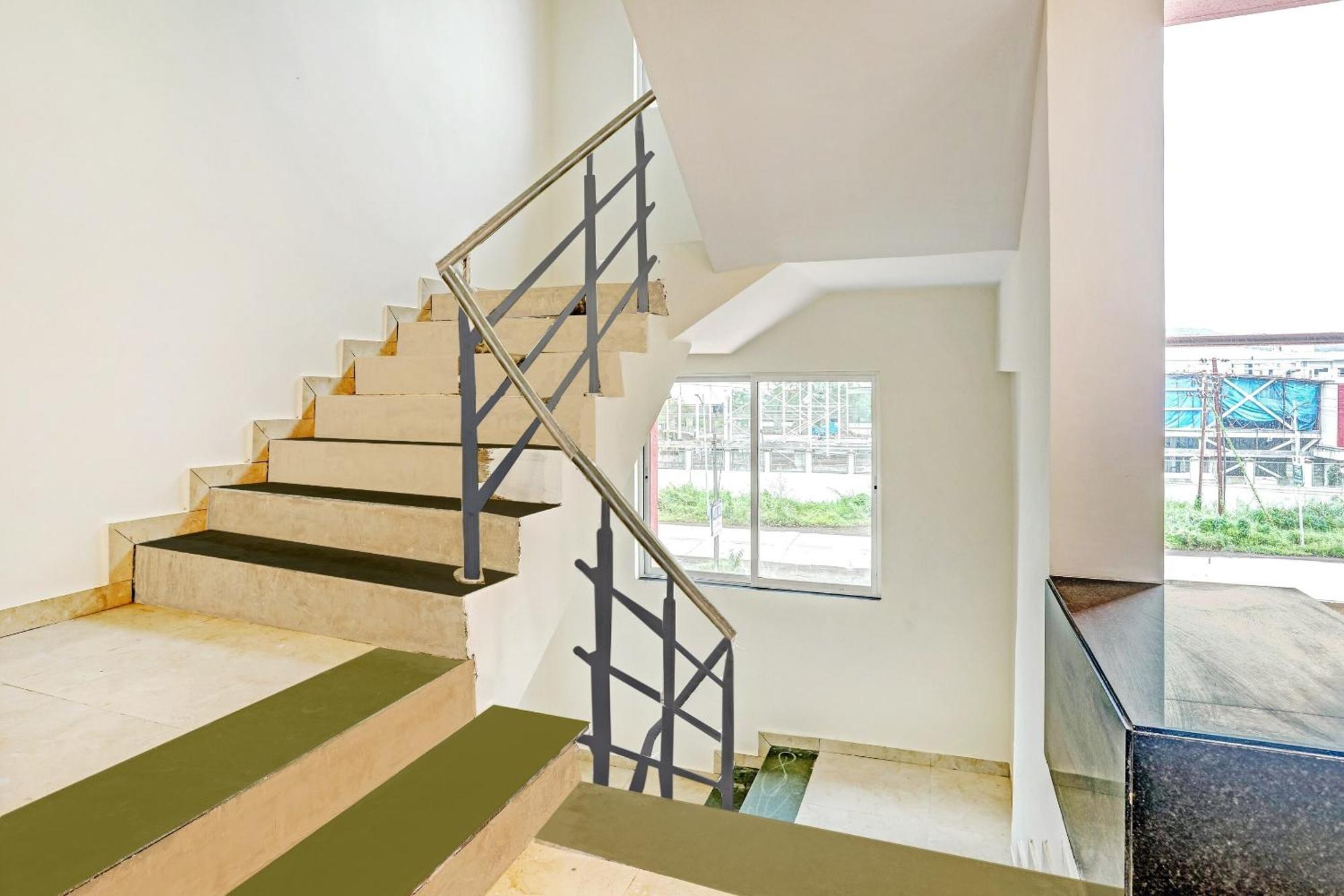 Townhouse Somani Hotel Apta Bagian luar foto
