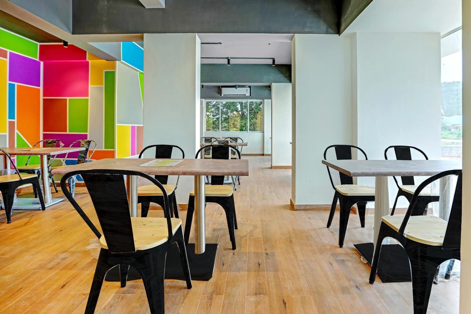 Townhouse Somani Hotel Apta Bagian luar foto
