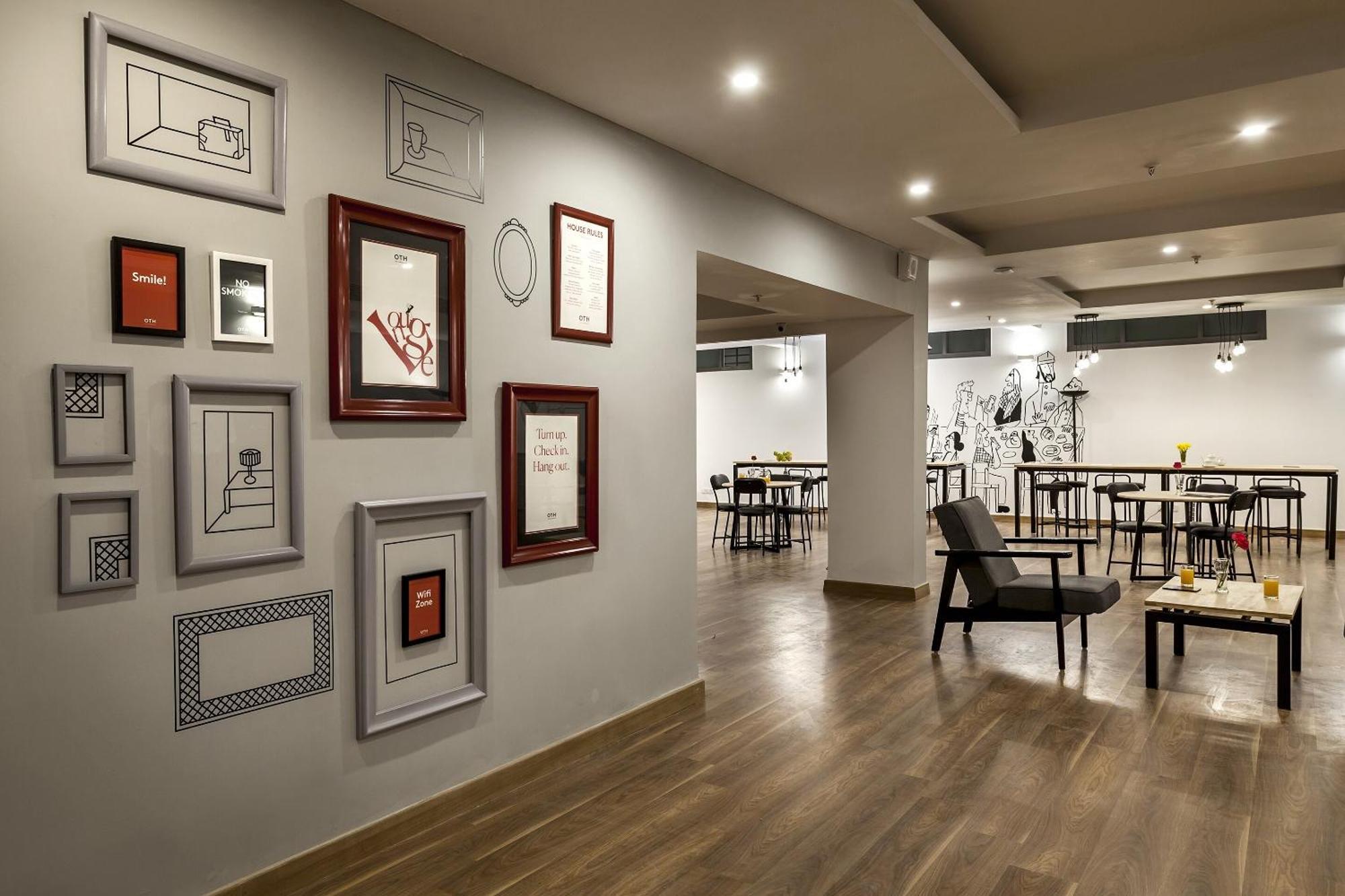 Townhouse Somani Hotel Apta Bagian luar foto